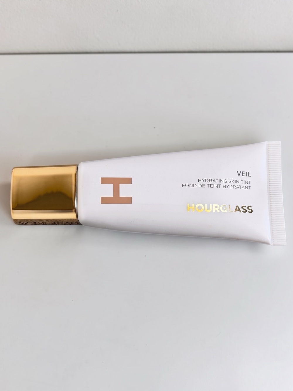 Hourglass Veil Hydrating Skin Tint - 10